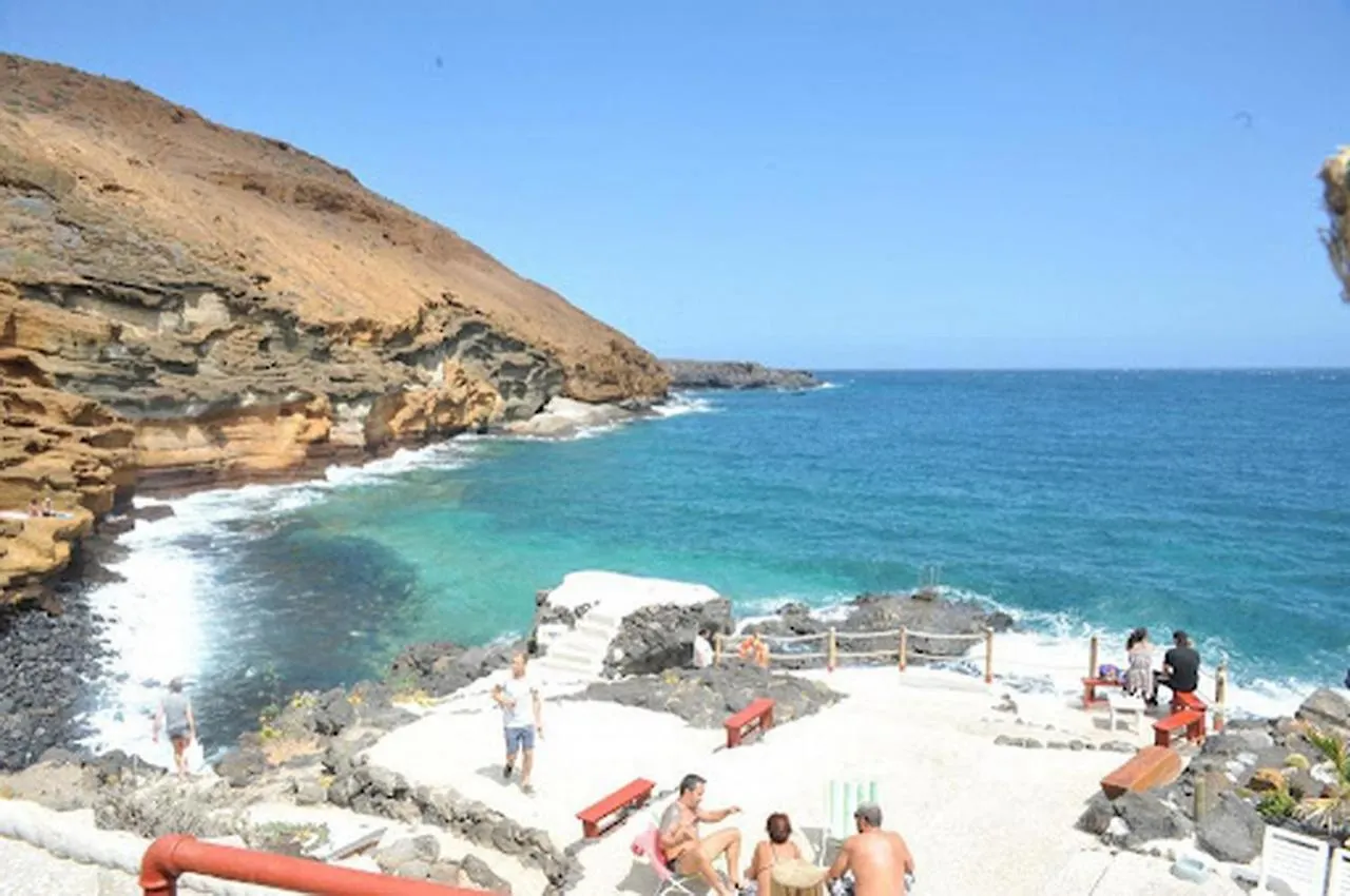 Big Property By The Beach And Natural Pool Costa Del Silencio Apartment